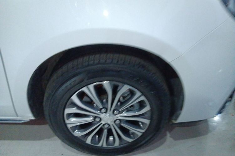 别克GL8 2023款 陆上公务舱 智享型车身外观10