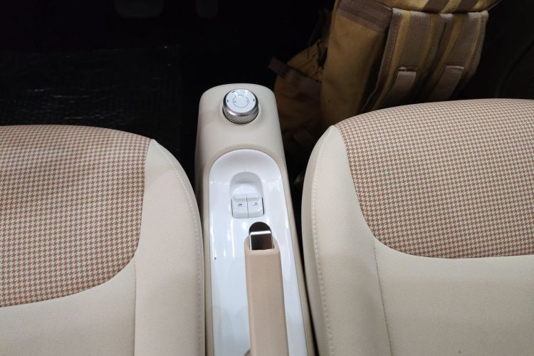 五菱汽车 宏光MINIEV 2024款 第三代 215km 青春版中控内饰18