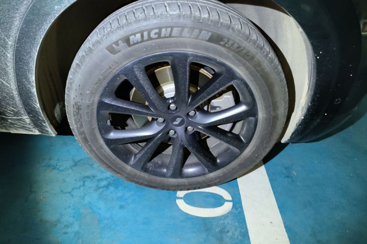 理想汽车 理想ONE 2021款 增程6座版车身外观10