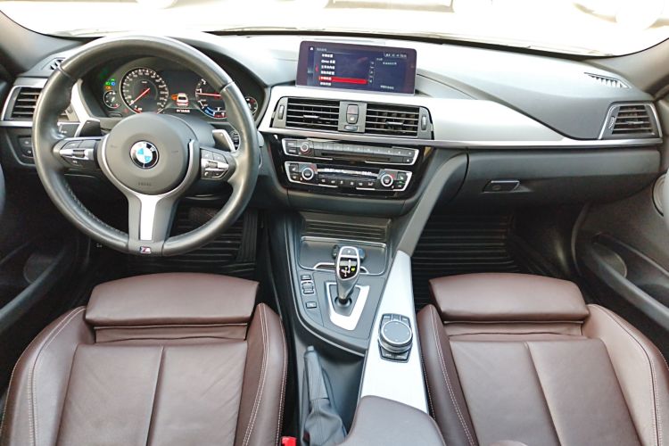 宝马3系 2019款 320i M运动曜夜版中控内饰12