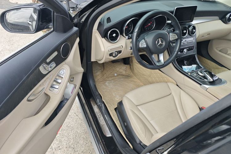 奔驰C级 2018款 C 200 L 4MATIC 运动版中控内饰20