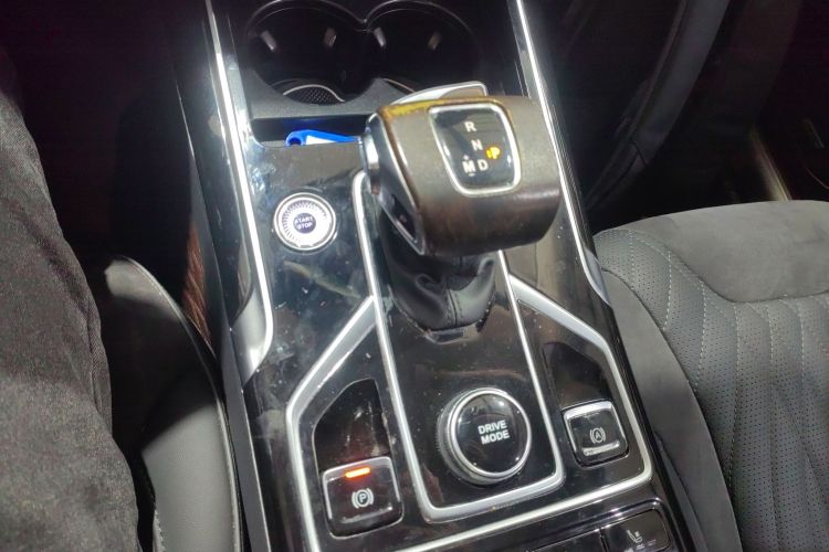 红旗HS5 2022款 改款 2.0T 智联旗领四驱版中控内饰18