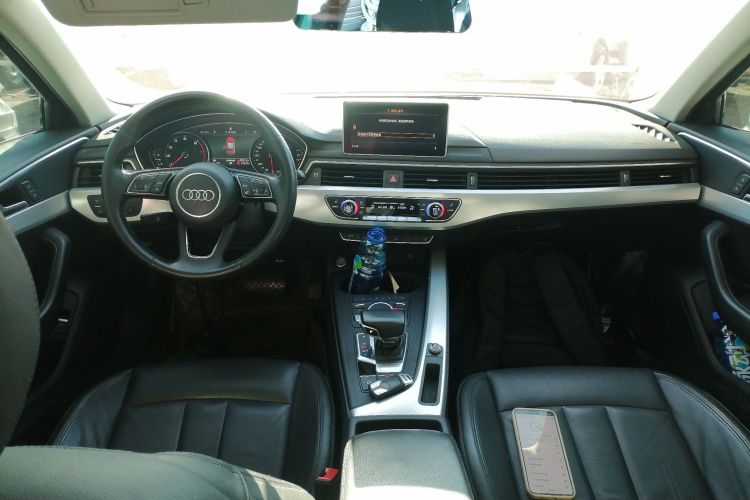 奥迪A4L 2017款 40 TFSI 时尚型中控内饰12