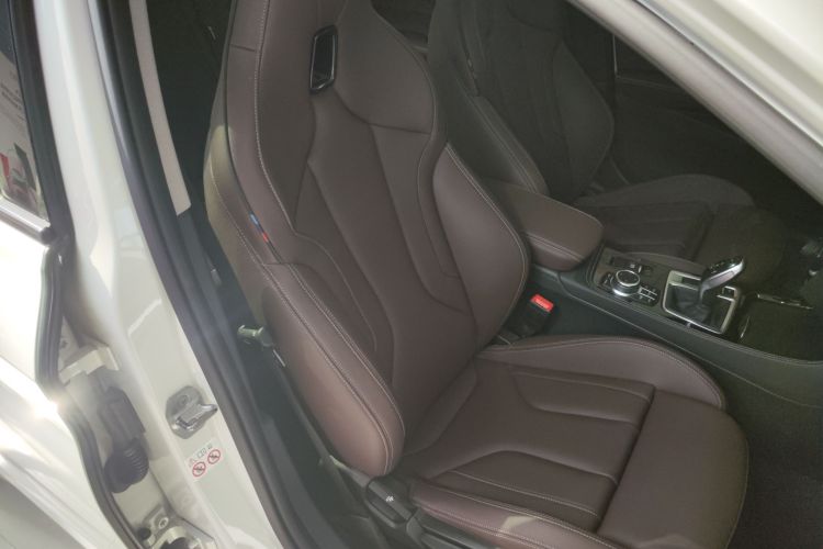 宝马1系 2022款 125i M运动曜夜版局部细节41