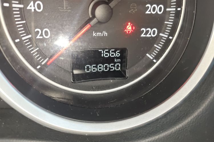 标致508 2013款 2.0L 两周年纪念 自动天窗经典版中控内饰15