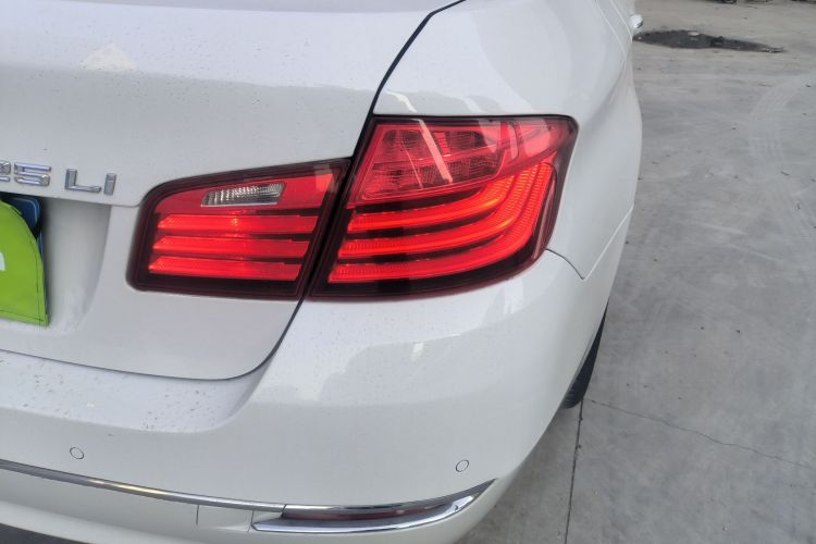 宝马5系 2014款 525Li 豪华设计套装车身外观9