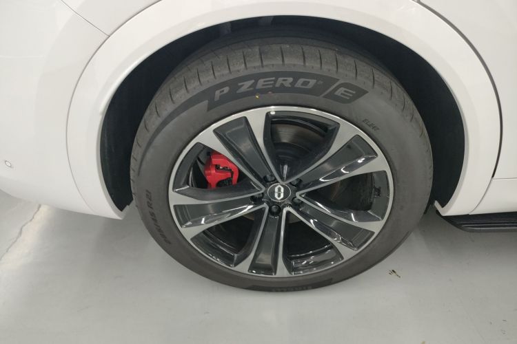 鸿蒙智行 问界M8 2025款 增程 Ultra版 53.4kWh 5座版车身外观6008