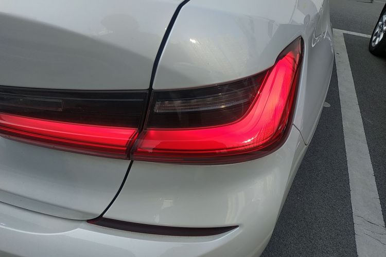 宝马3系 2021款 320Li M运动套装车身外观9