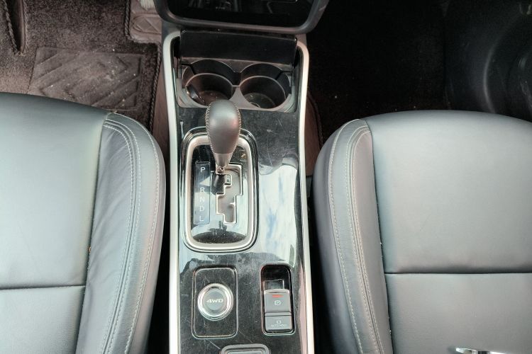 三菱 欧蓝德 2019款 2.4L 四驱致享版 5座 国V局部细节18