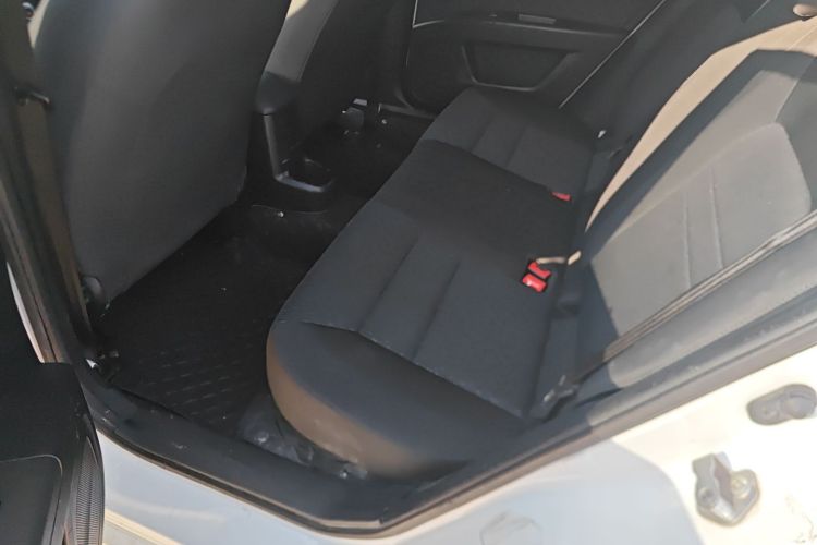 奔腾B30 2016款 1.6L 自动十周年纪念版中控内饰21