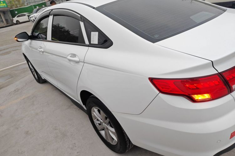 吉利汽车 帝豪新能源 2022款 EV Pro 网约版 磷酸铁锂车身外观4