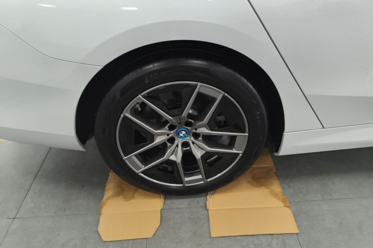 宝马i5 2024款 eDrive 35L  豪华套装车身外观6008