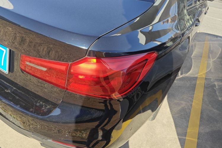 宝马5系 2018款 525Li M运动套装车身外观9