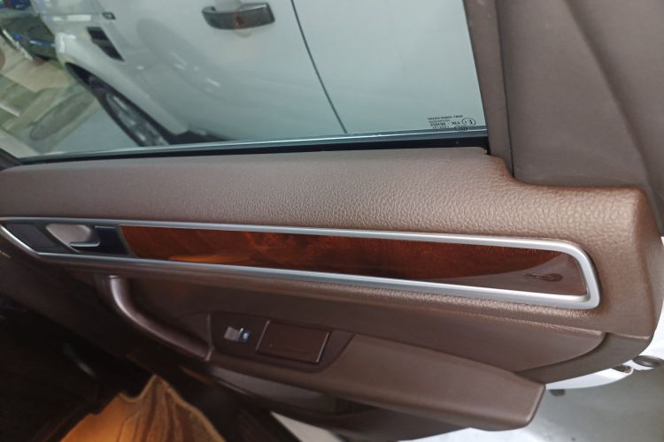 大众 途锐 2011款 3.0TSI 标配型中控内饰7006