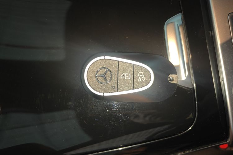 奔驰C级 2023款 C 200 L 运动版中控内饰7001