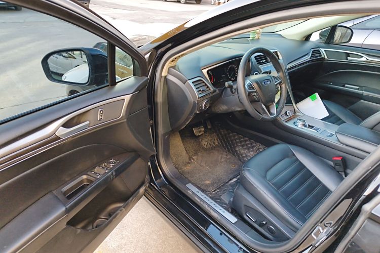 福特 蒙迪欧 2020款 EcoBoost 200 时尚型中控内饰20