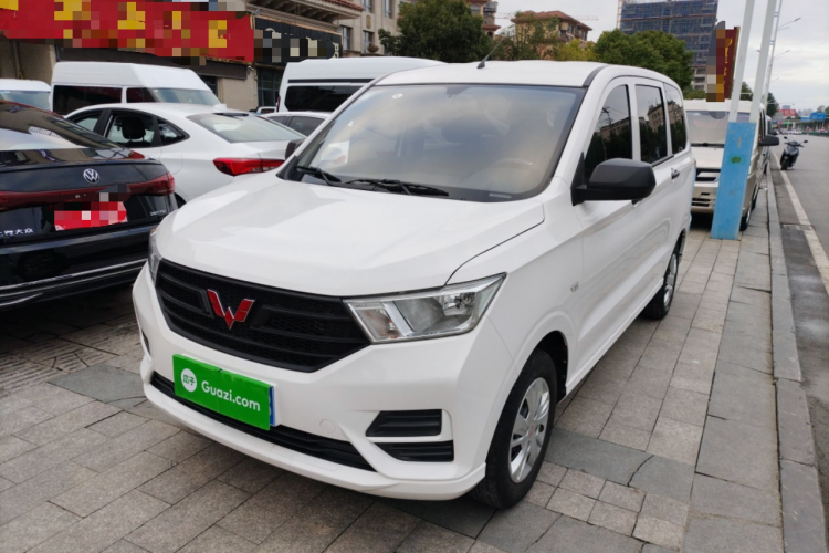 五菱汽车 五菱宏光 2021款 1.5L改款 S基本型 液压助力LAR车身外观1