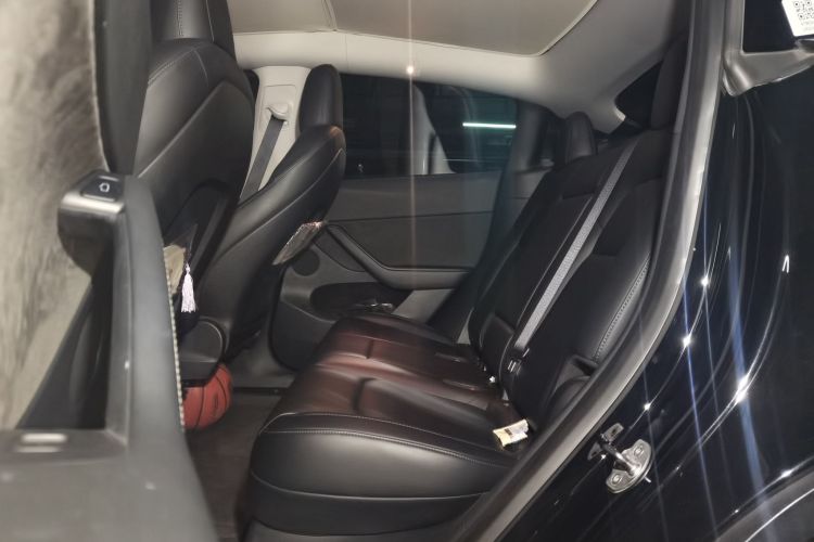 特斯拉 Model Y 2022款 后轮驱动版中控内饰7004