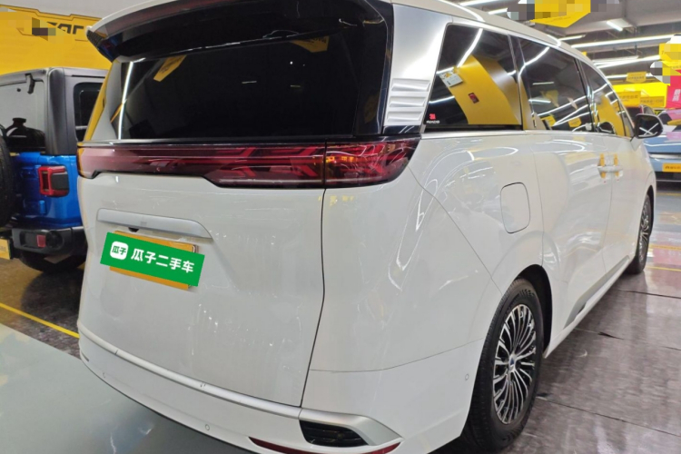 腾势D9 2022款 DM-i 970 四驱旗舰型车身外观7