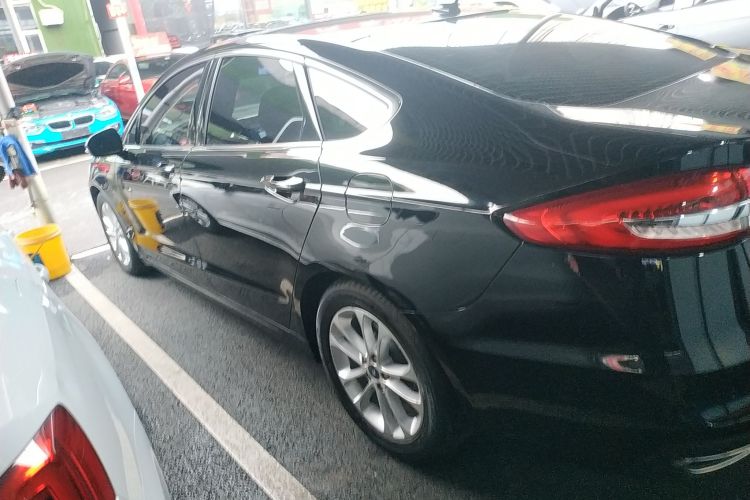 福特 蒙迪欧 2020款 EcoBoost 200 时尚型车身外观4