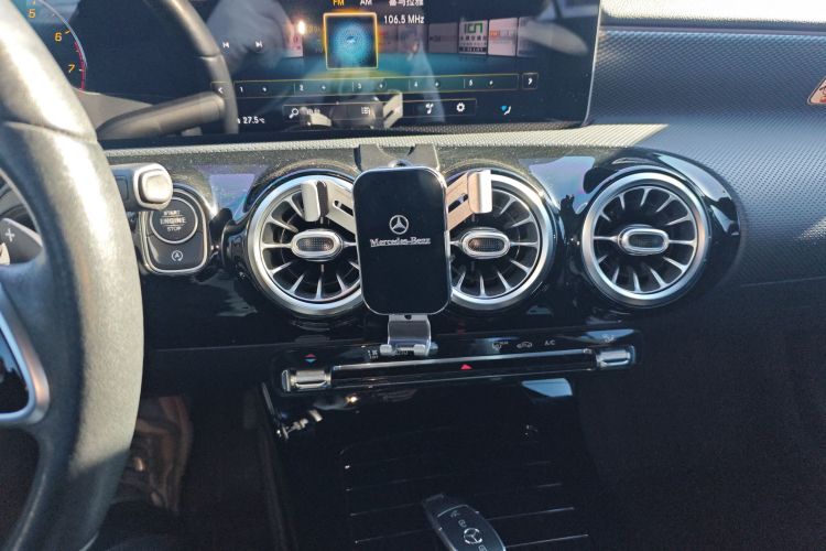 奔驰A级 2019款 A 200 L中控内饰16