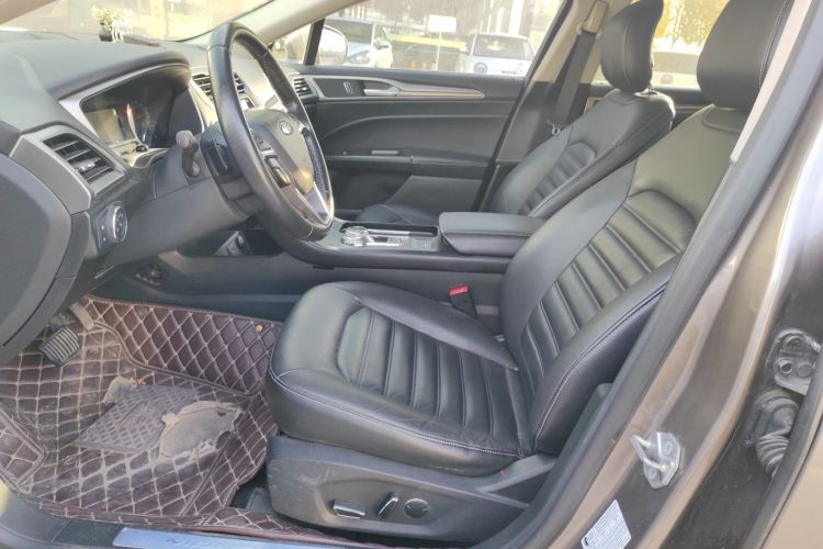 福特 蒙迪欧 2017款 EcoBoost 180 时尚型中控内饰19