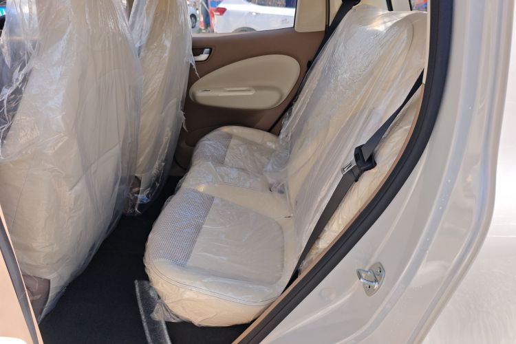 五菱汽车 宏光MINIEV 2025款 四门版 进阶款中控内饰7004