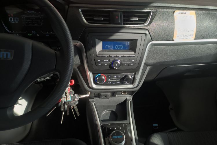 SRM鑫源 好运 2025款 启航版  弗迪42.3kWh 305km 6座中控内饰16