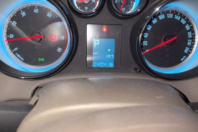 别克 英朗 2013款 GT 1.6L 自动时尚版中控内饰15