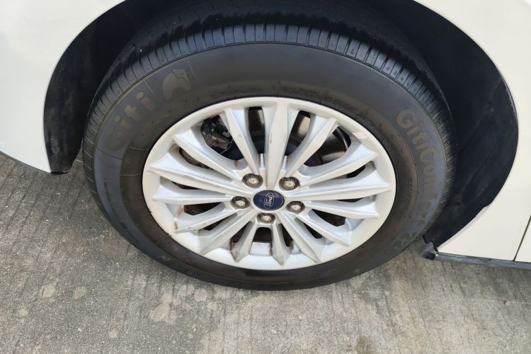 福特 福克斯 2019款 两厢 EcoBoost 180 自动锋潮型车身外观56