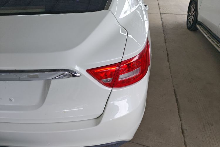 吉利汽车 博瑞 2015款 1.8T 舒适型车身外观9