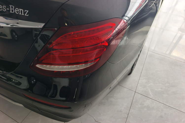 奔驰E级 2018款 改款 E 300 L 运动时尚型车身外观6006