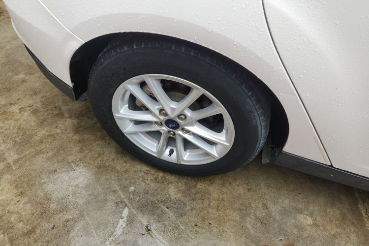 福特 福克斯 2017款 两厢 1.6L 自动风尚型智行版车身外观6008