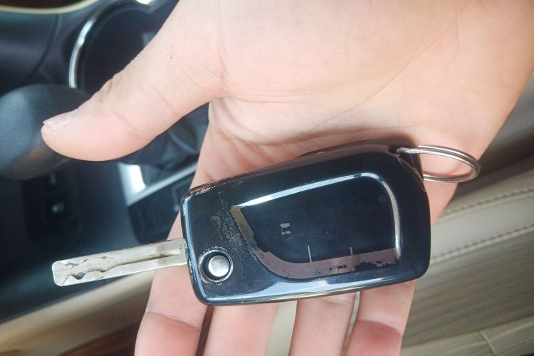 丰田 汉兰达 2015款 2.0T 两驱精英版 5座中控内饰11