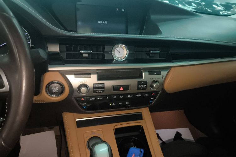 雷克萨斯ES 2015款 200 精英版局部细节16