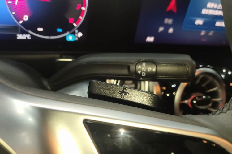 奔驰GLB 2024款 改款 GLB 220 动感型局部细节18