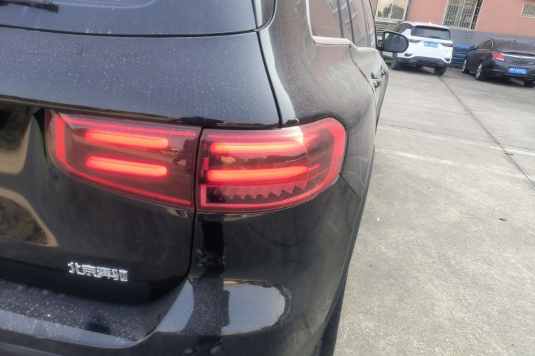 奔驰GLB 2024款 改款 GLB 200 动感型车身外观9