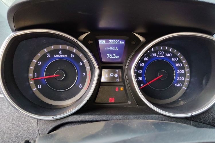 现代 朗动 2016款 1.6L 自动尊贵型局部细节14