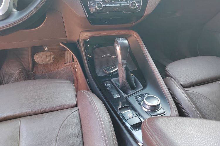 宝马X1 2019款 xDrive20Li 尊享型中控内饰18