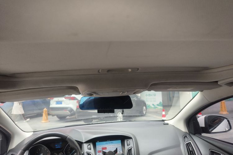 福特 福克斯 2017款 三厢 1.6L 手动风尚型智行版中控内饰22