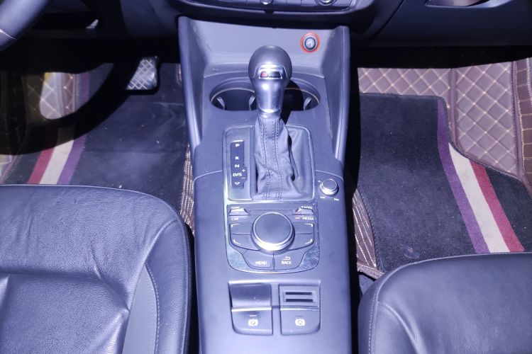 奥迪A3 2015款 Limousine 35 TFSI 百万纪念舒享型中控内饰18