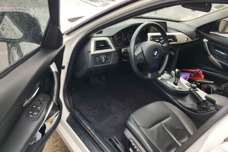 宝马3系 2014款 320i 时尚型中控内饰20