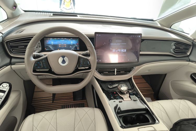 腾势D9 2022款 DM-i 970 四驱旗舰型中控内饰12