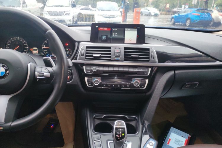 宝马3系 2019款 320Li M豪华套装中控内饰16