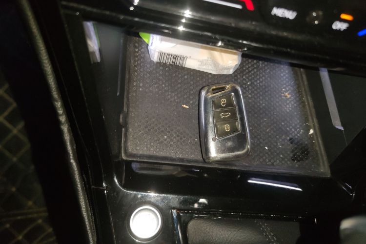 大众 帕萨特 2022款 330TSI 精英版中控内饰7001