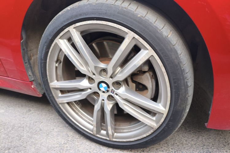 宝马1系 2019款 120i 领先型M运动套装车身外观6007