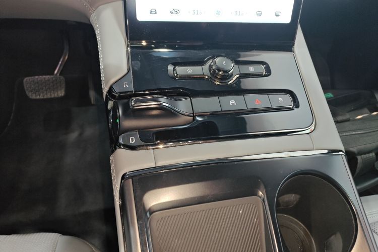 蔚来ES8 2020款 580KM 签名版 六座版中控内饰18