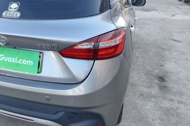 江铃集团新能源 易至EV3 2019款 酷跑版车身外观9