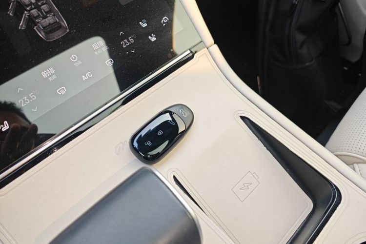 理想汽车 理想ONE 2021款 增程6座版中控内饰11