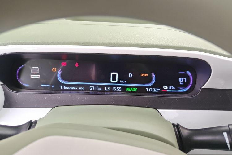 吉利银河 2025款 210km 熊猫骑士中控内饰14